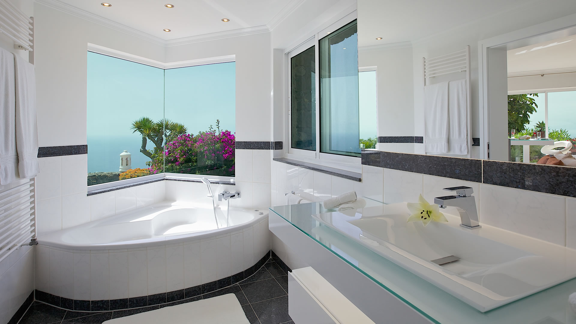 Casa Bruno at Jardin de la Paz: luxury bathroom with bathtub and view
